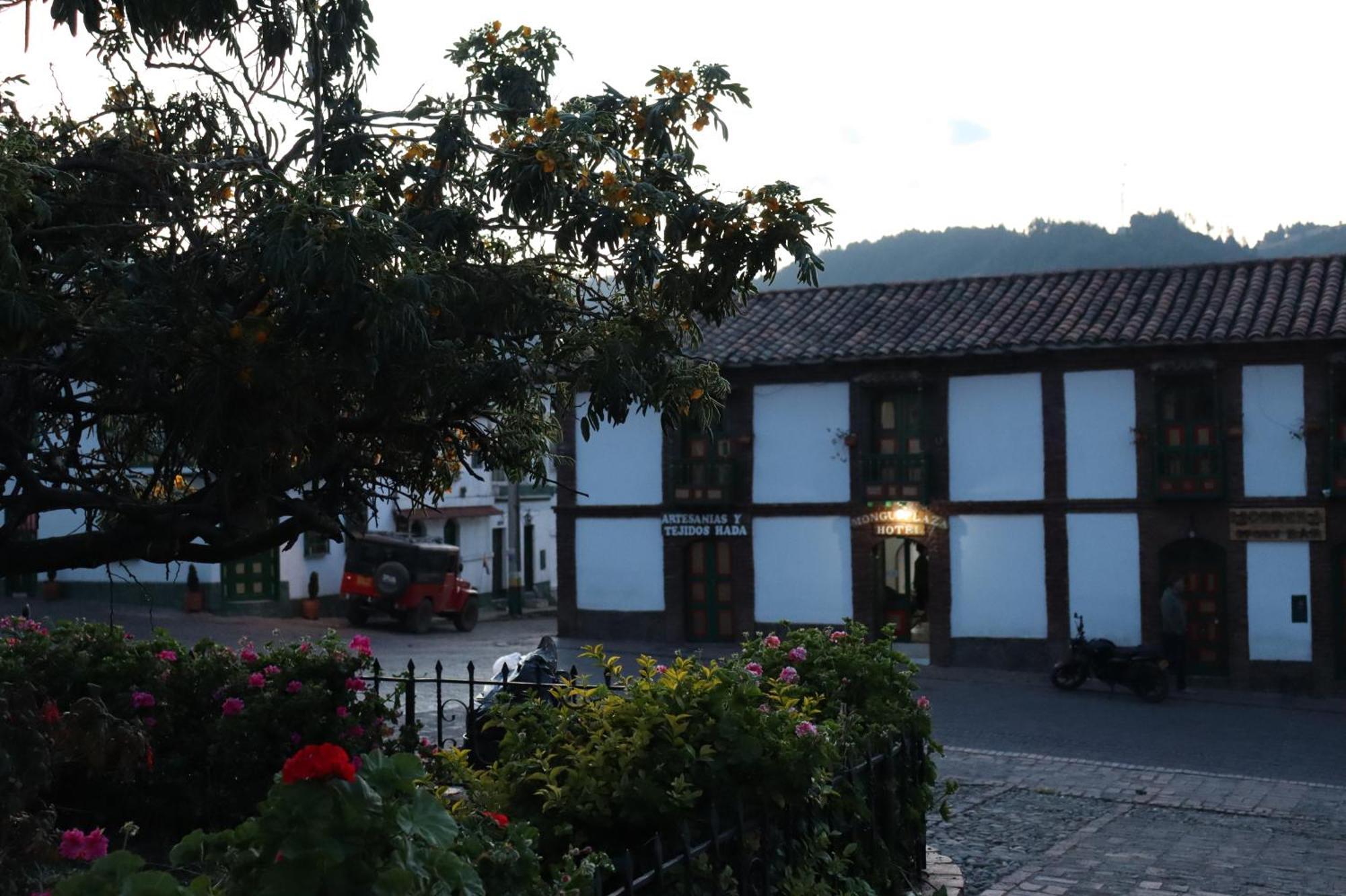 Mongui Plaza Hotel Esterno foto