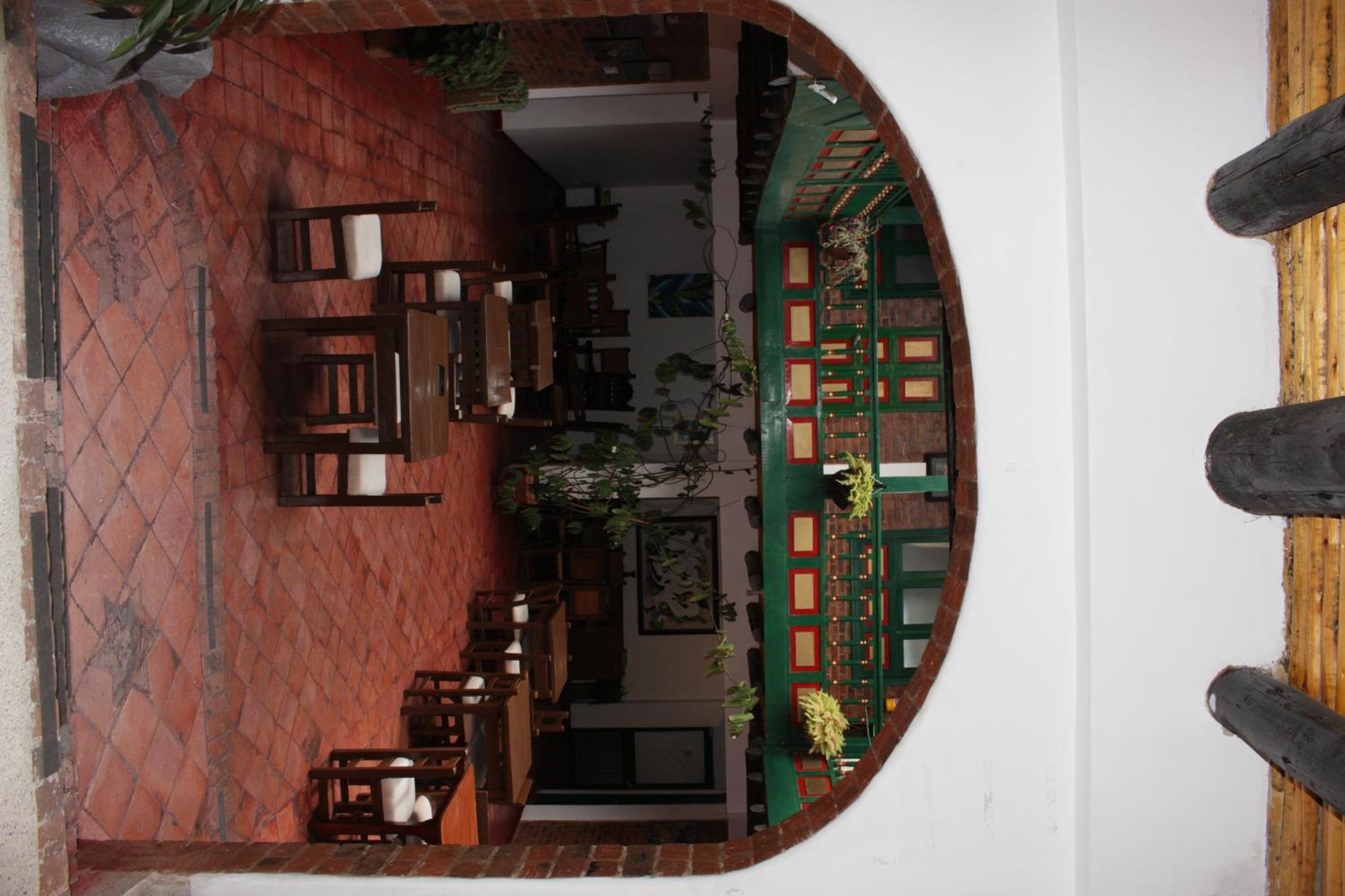 Mongui Plaza Hotel Esterno foto