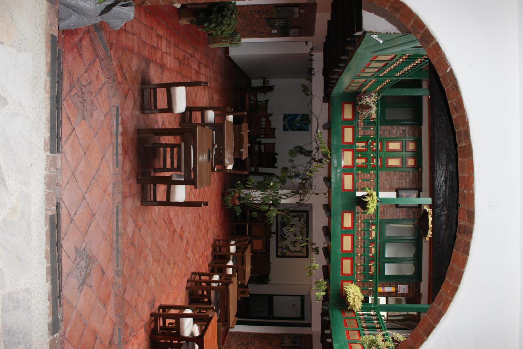 Mongui Plaza Hotel Esterno foto