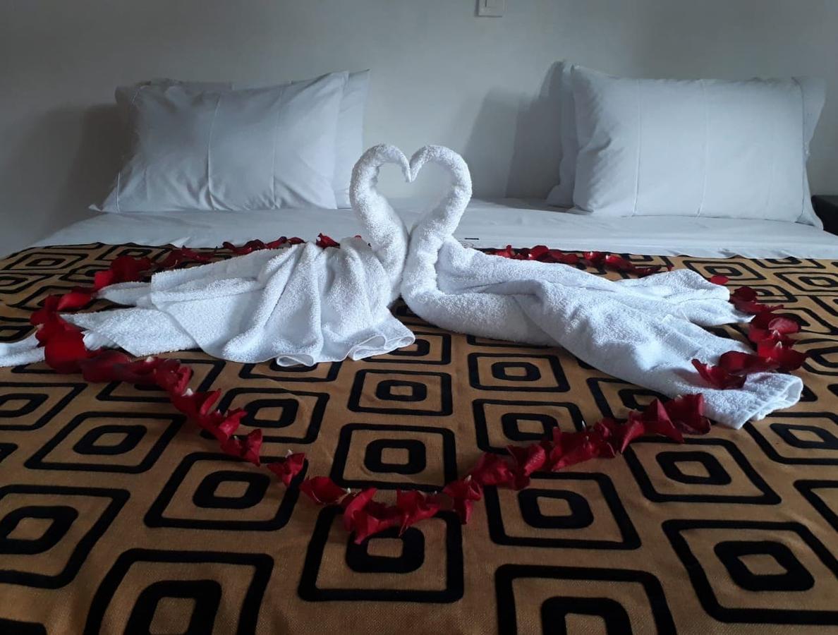 Mongui Plaza Hotel Esterno foto